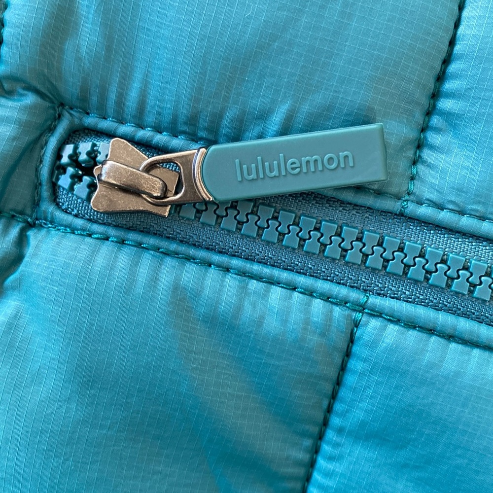 🎉🎉 HOST PICK 🎉🎉 Lululemon Quilted Grid Crossbody Bag Storm Teal NWT - Picture 5 of 11